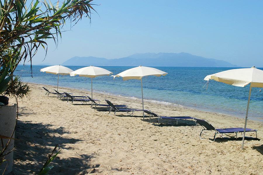 Camping Village Kalamitsi Beach