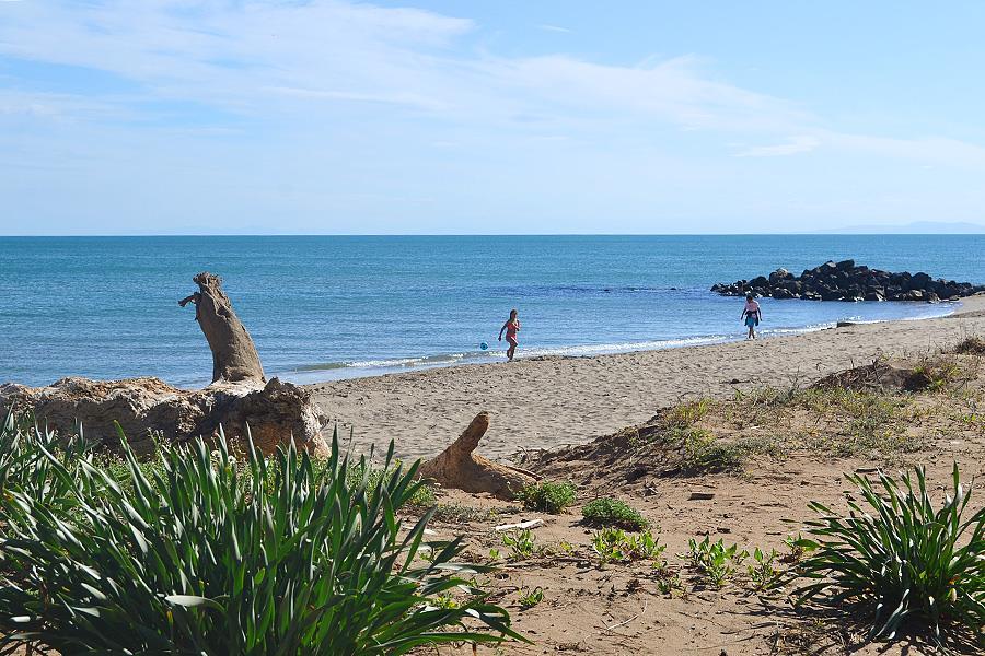 Campsite Le Roucan West In Vias Campingcard Acsi