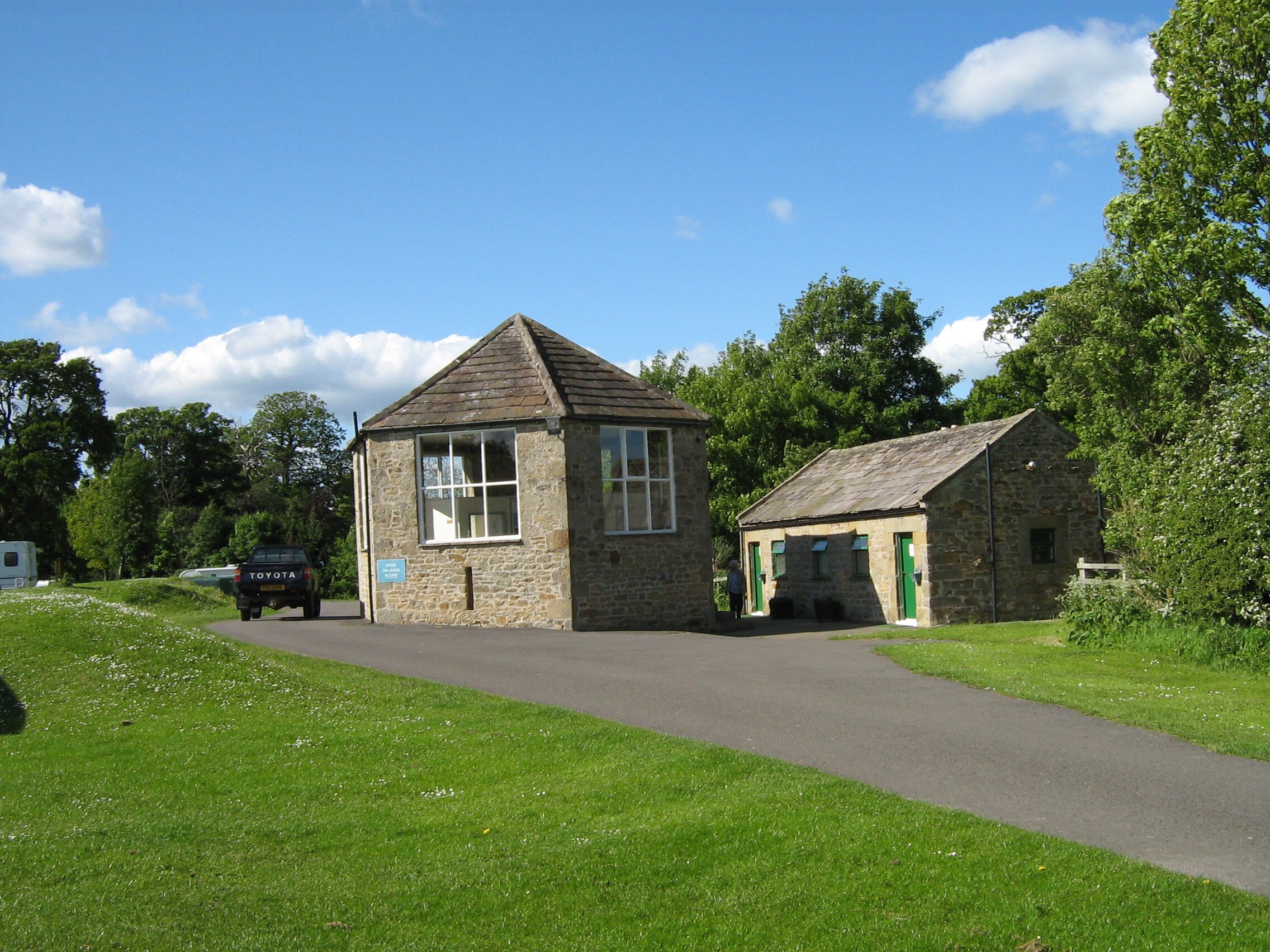 Constable Burton Hall Car. Park ACSI