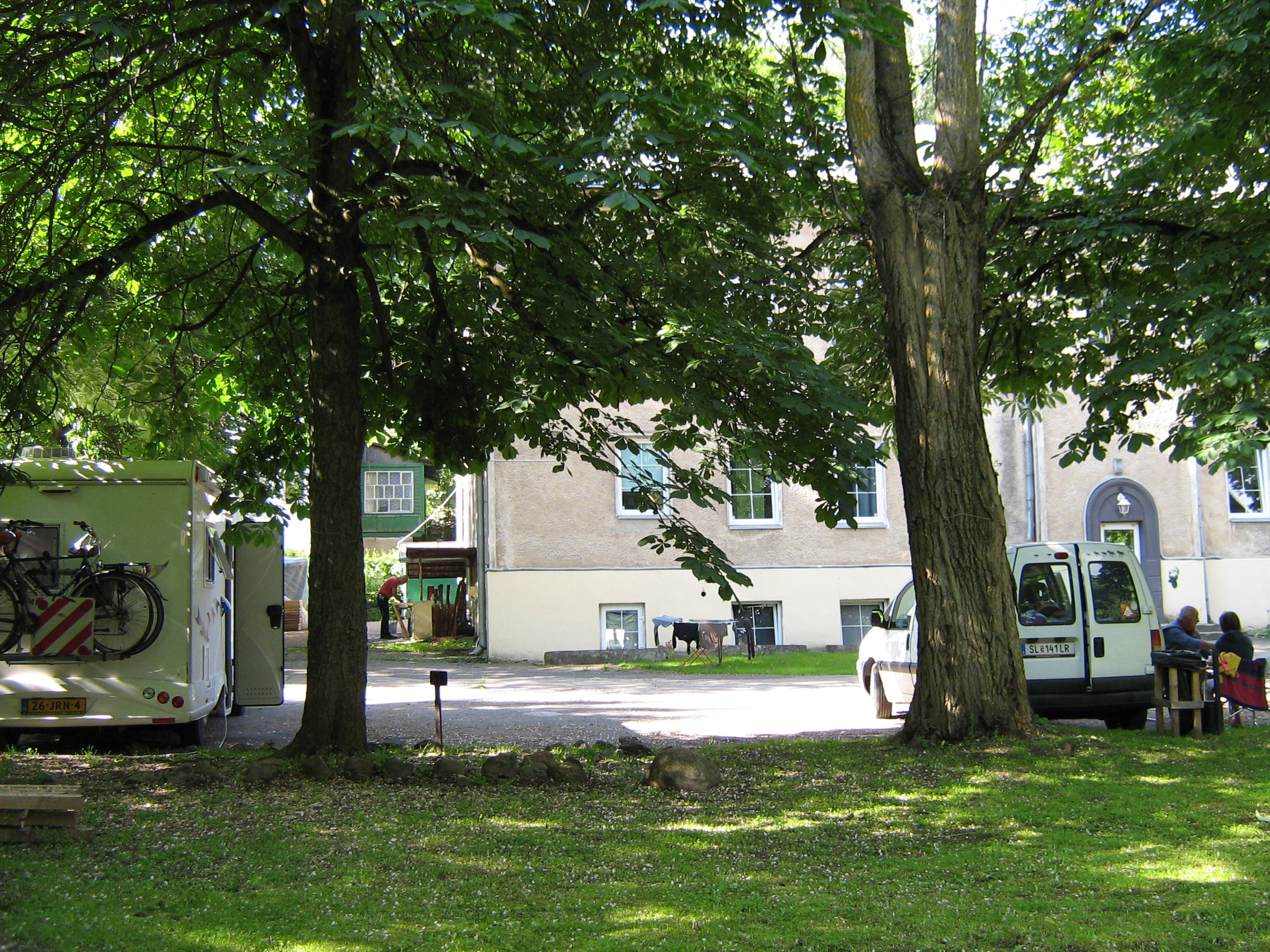Downtown Forest Hostel & Camping