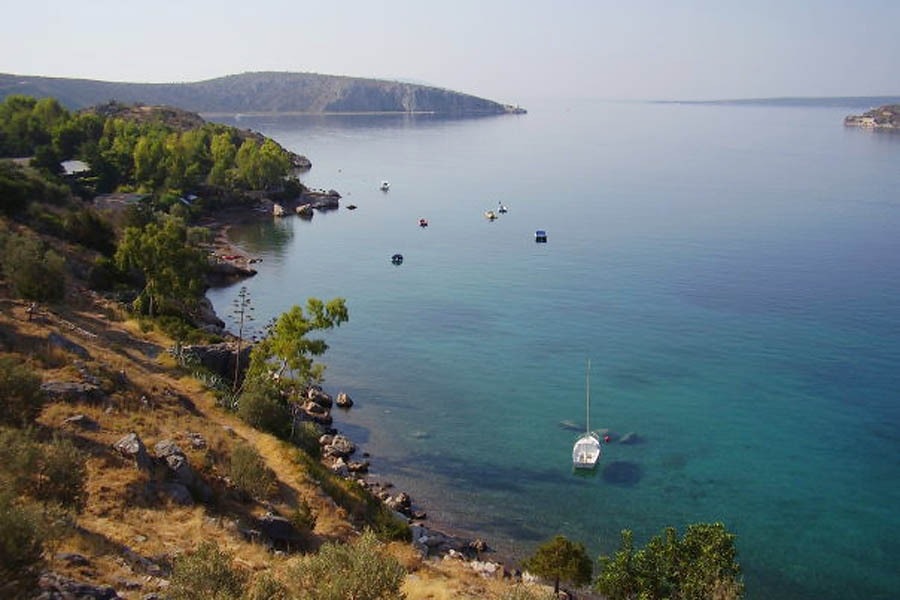 Camping Lefka Beach