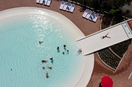 hu Montescudaio Village