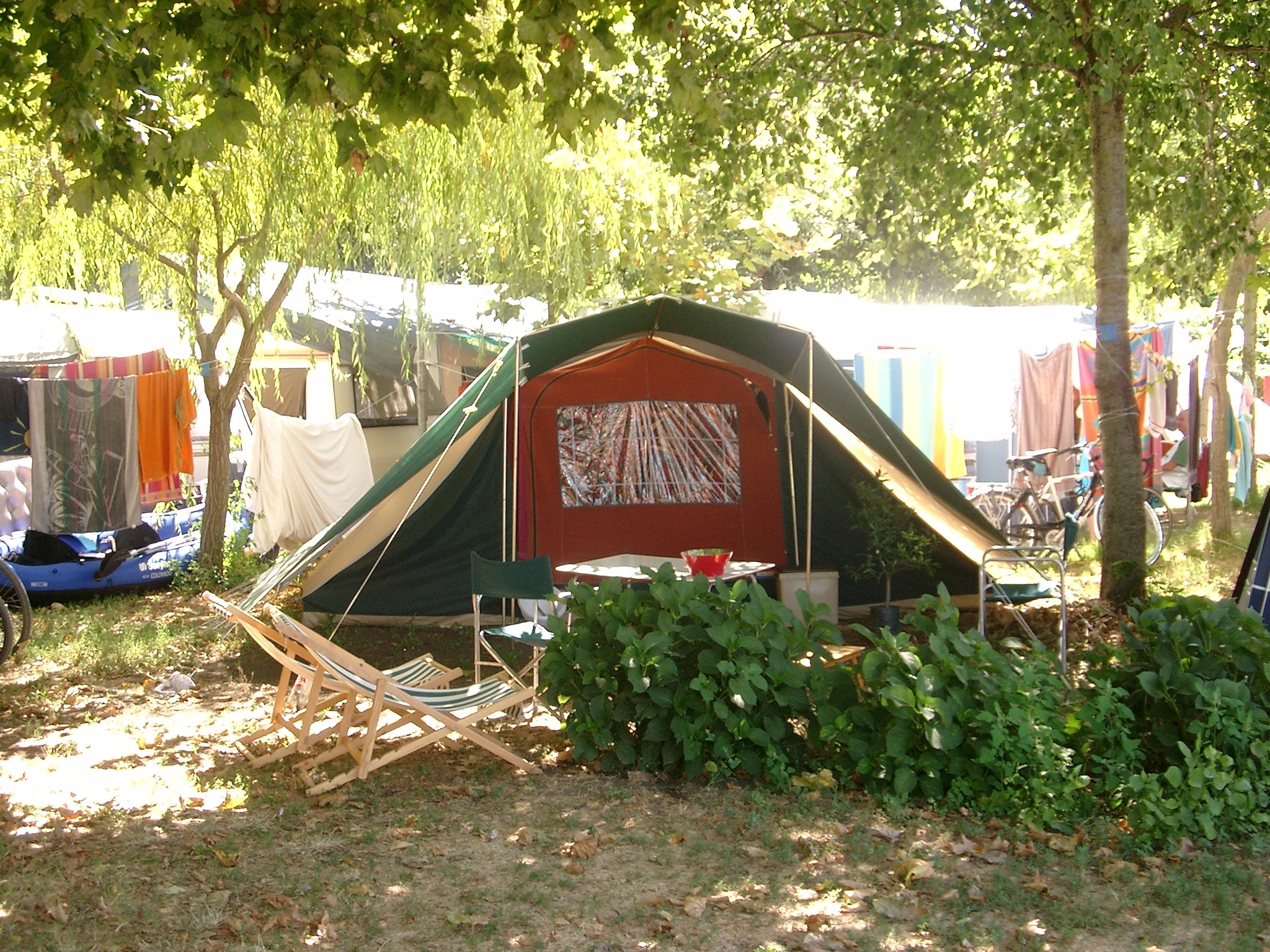 BLU Camping Holiday Garden
