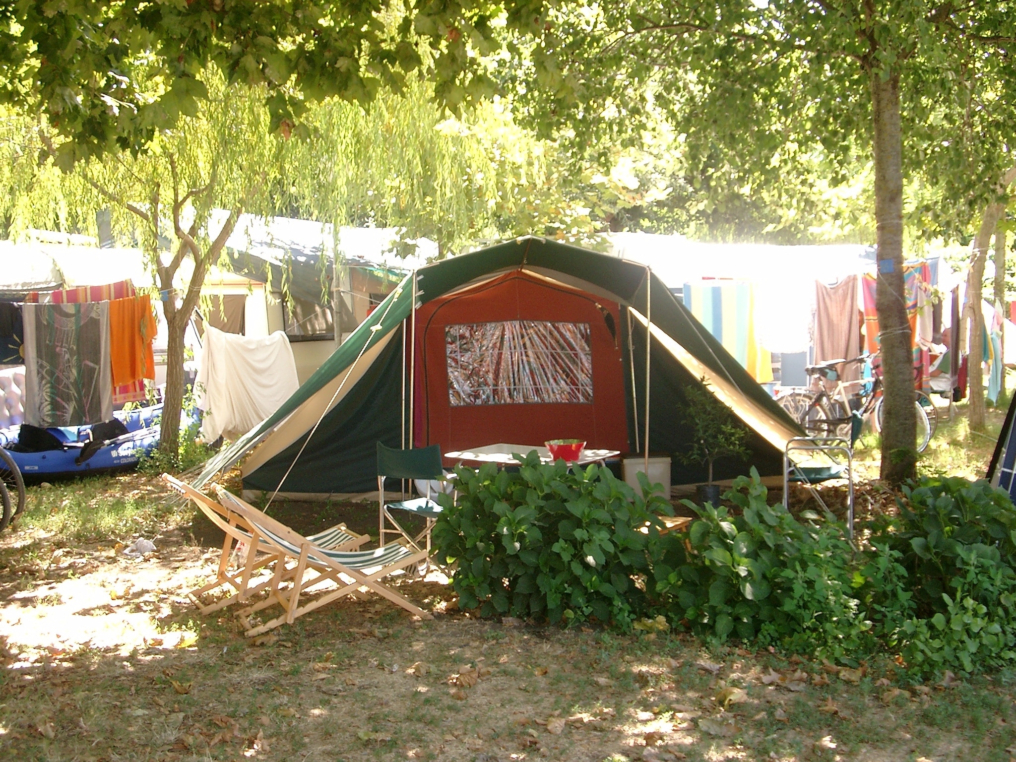 BLU Camping Holiday Garden