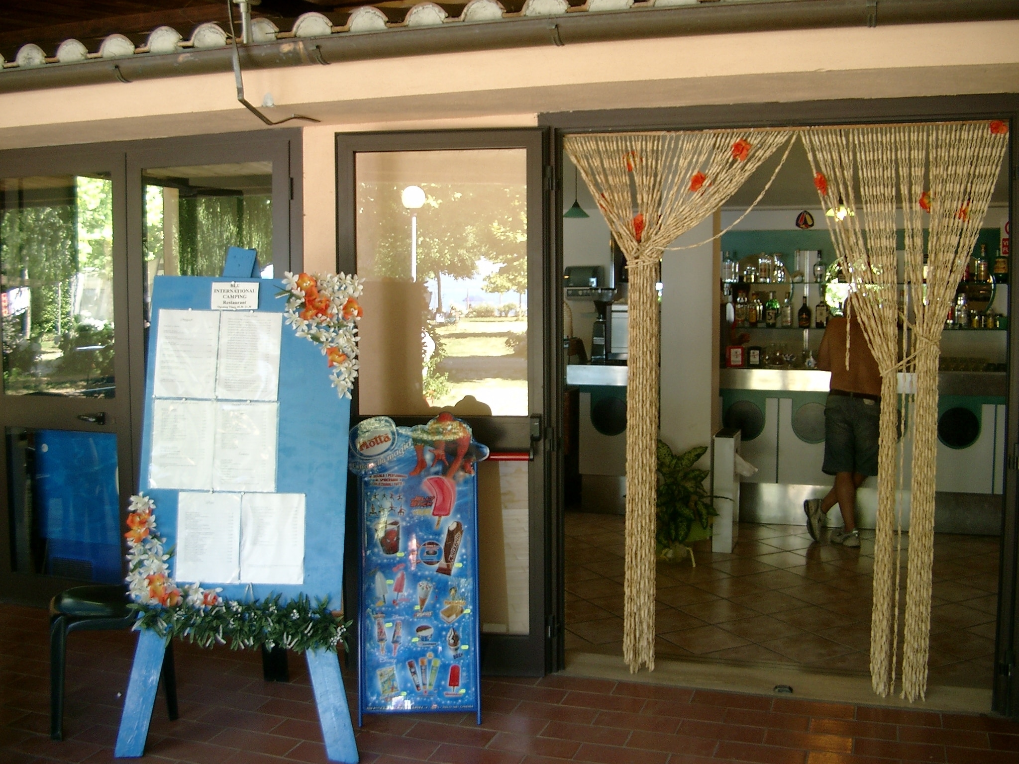 BLU Camping Holiday Garden