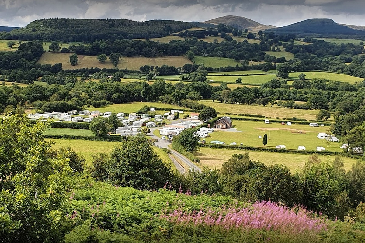 Tytandderwenn Caravan Park