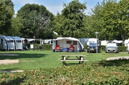 Camp. Jachthaven de Meeuw