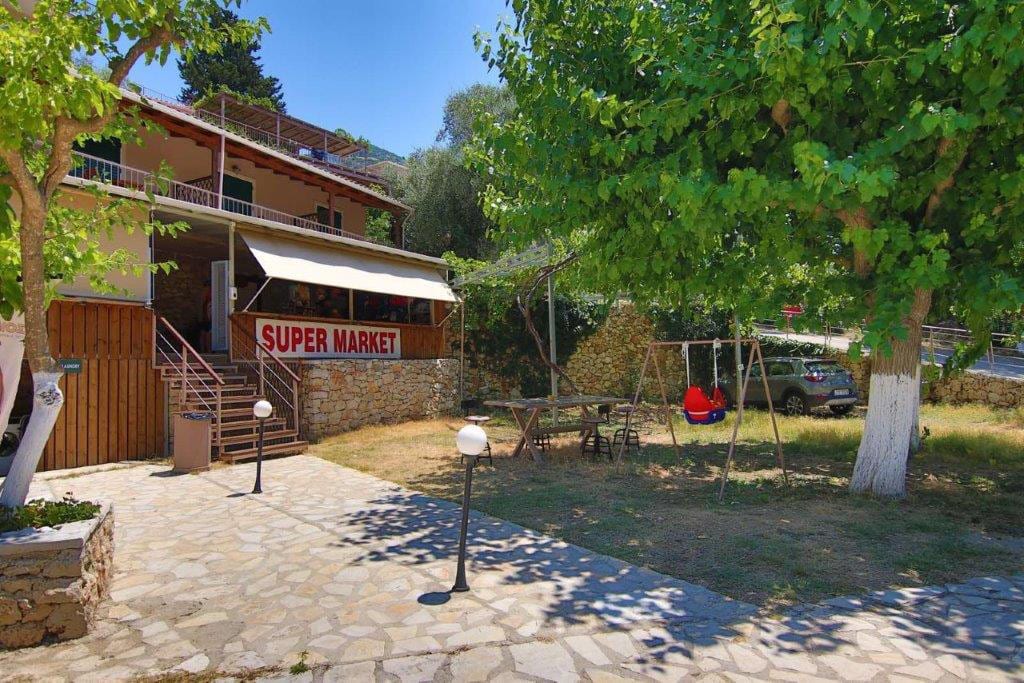 Camping & Bungalows Poros Beach