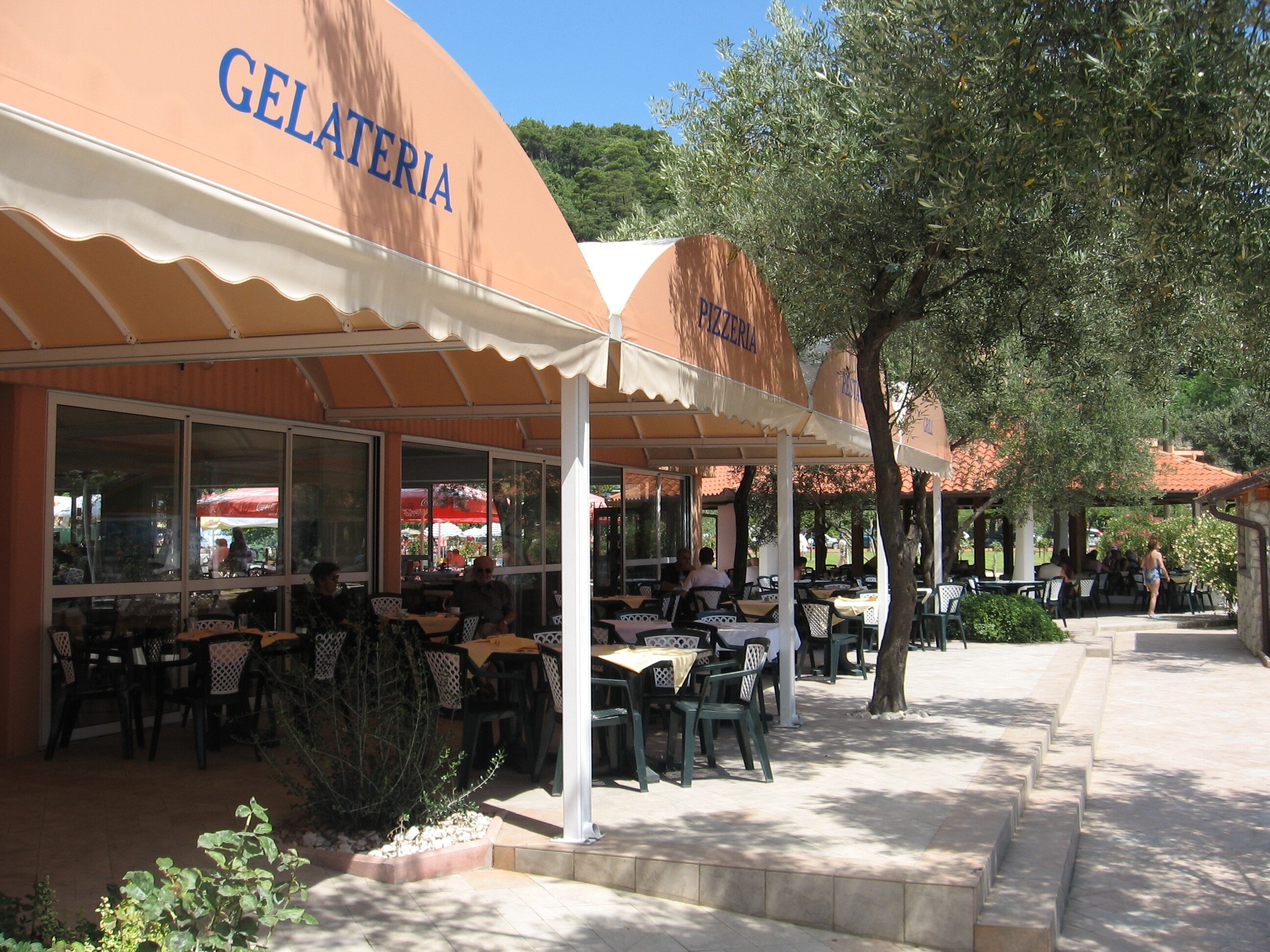 Oliva Camp & Residence