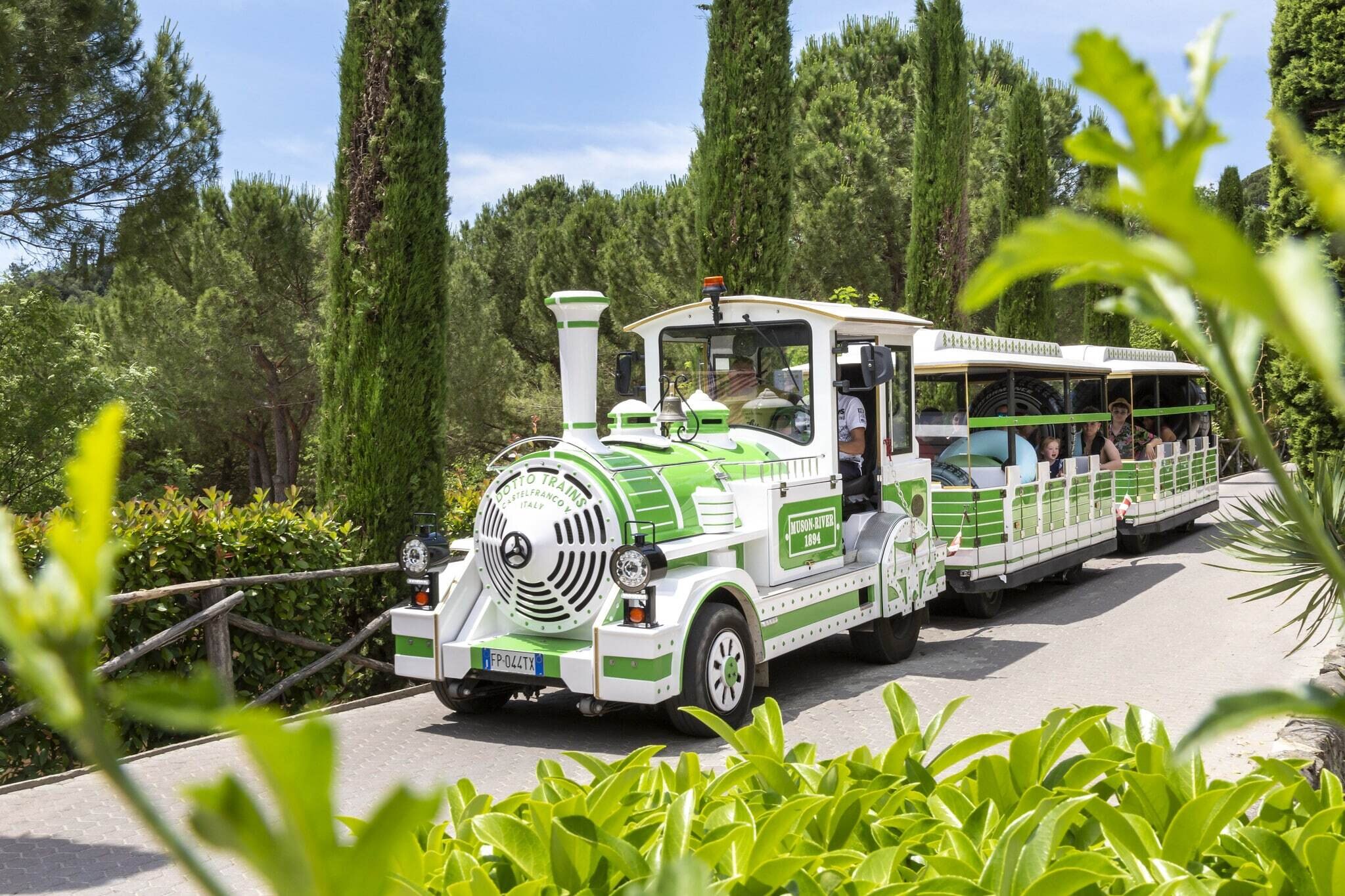 hu Norcenni Girasole Village