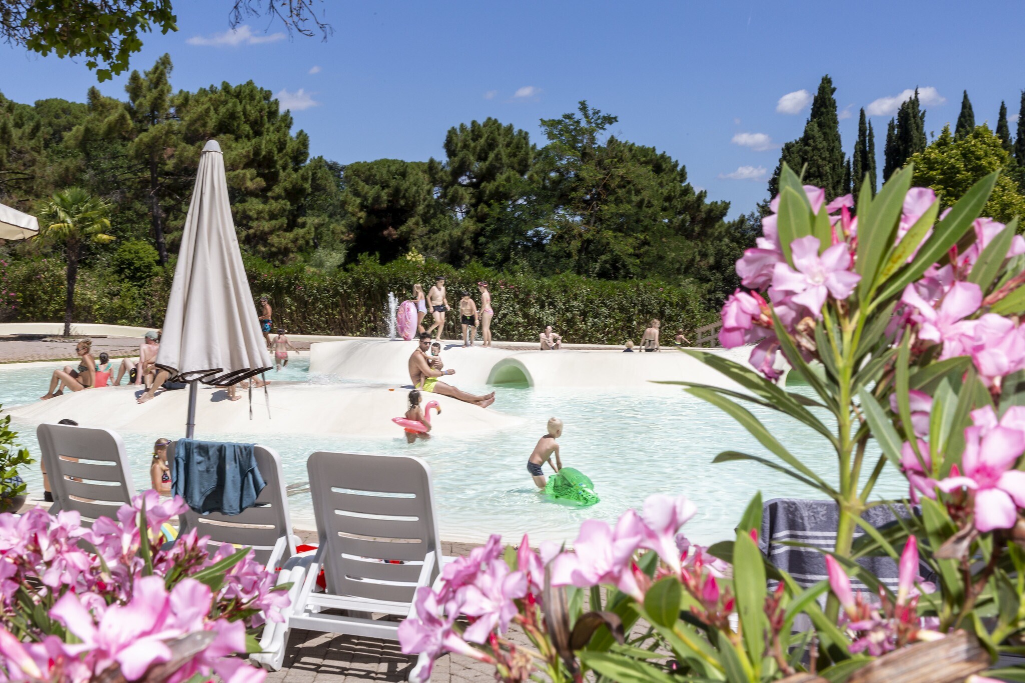 hu Norcenni Girasole Village