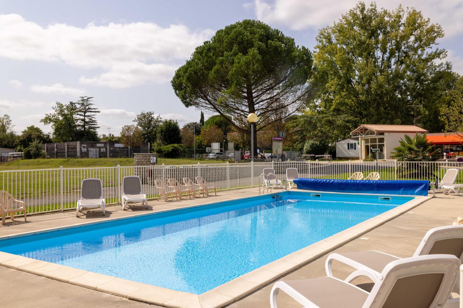 Camping Saintes Grandes Rives.