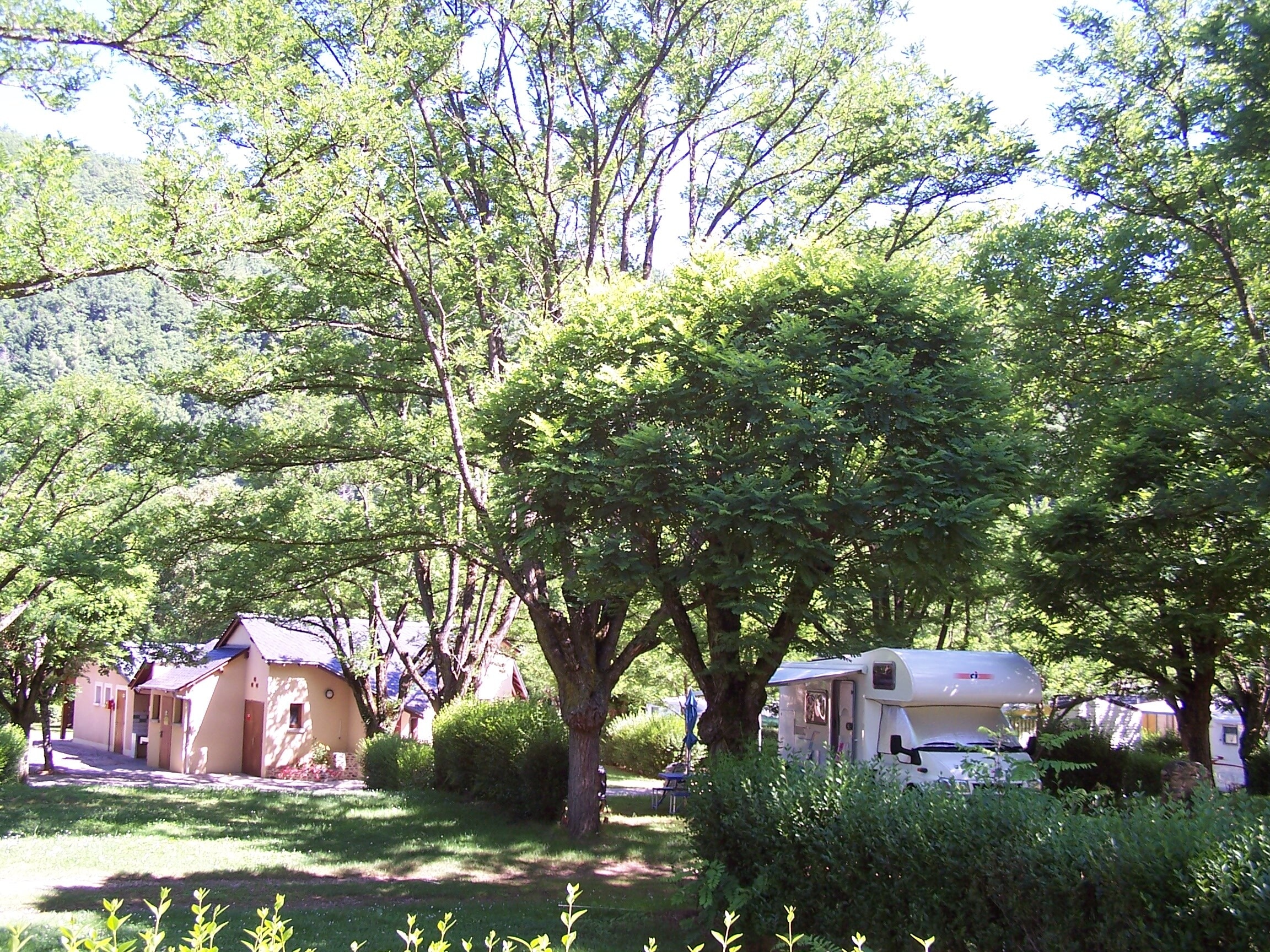 Camping Ushuaia villages Rives d'Olt et Aubrac