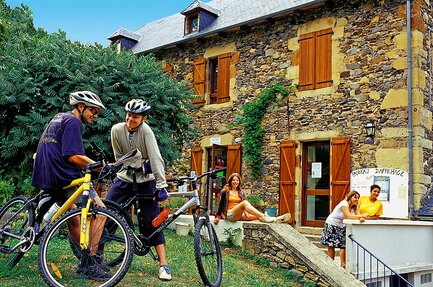 Camping Ushuaia villages Rives d'Olt et Aubrac