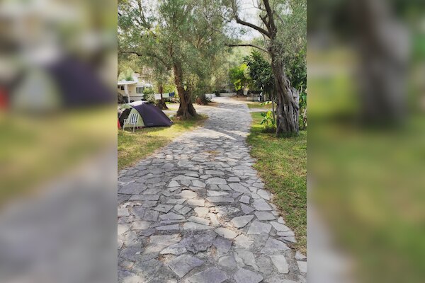 Kariotes Camping & Rooms