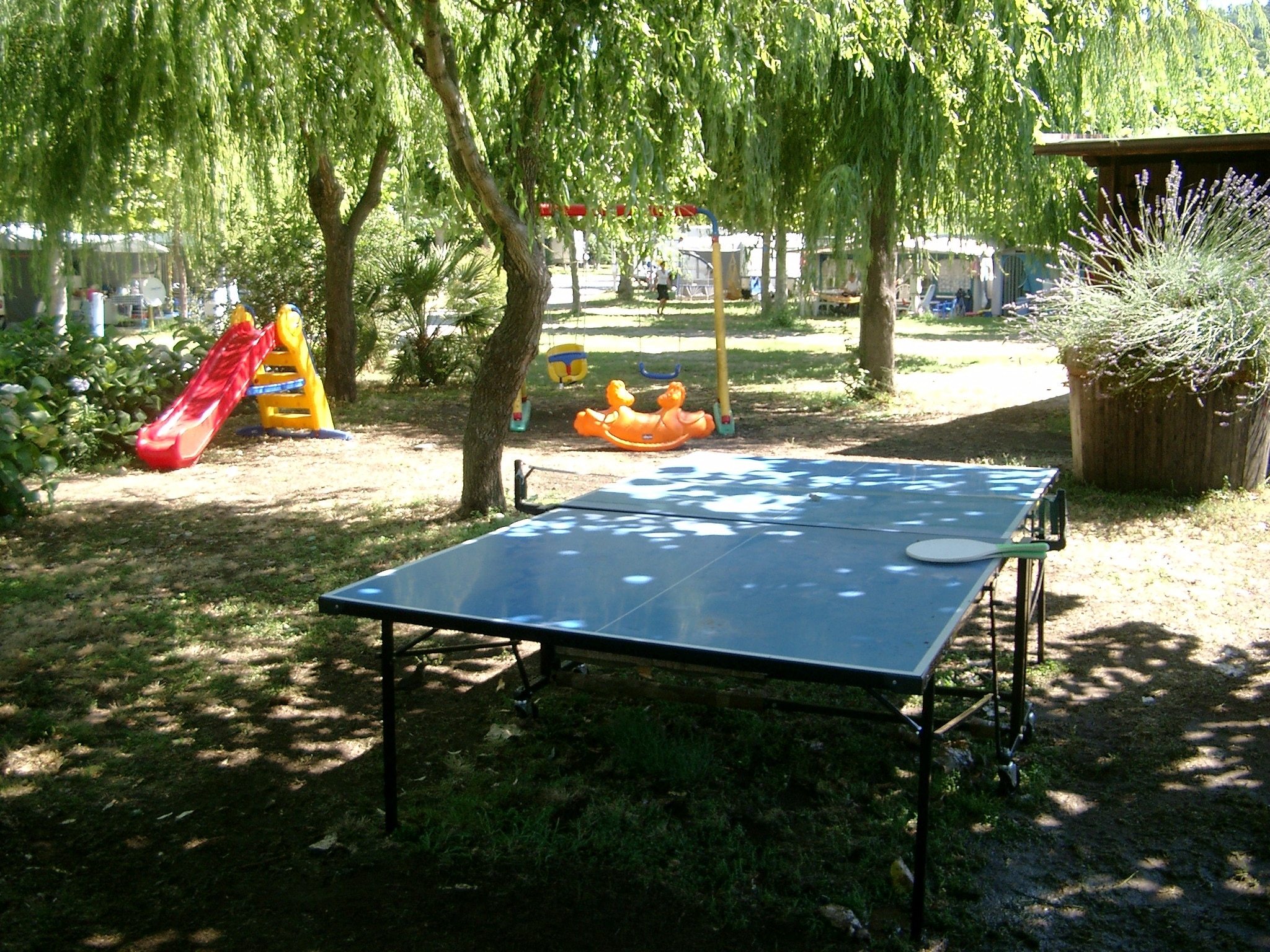 BLU Camping Holiday Garden