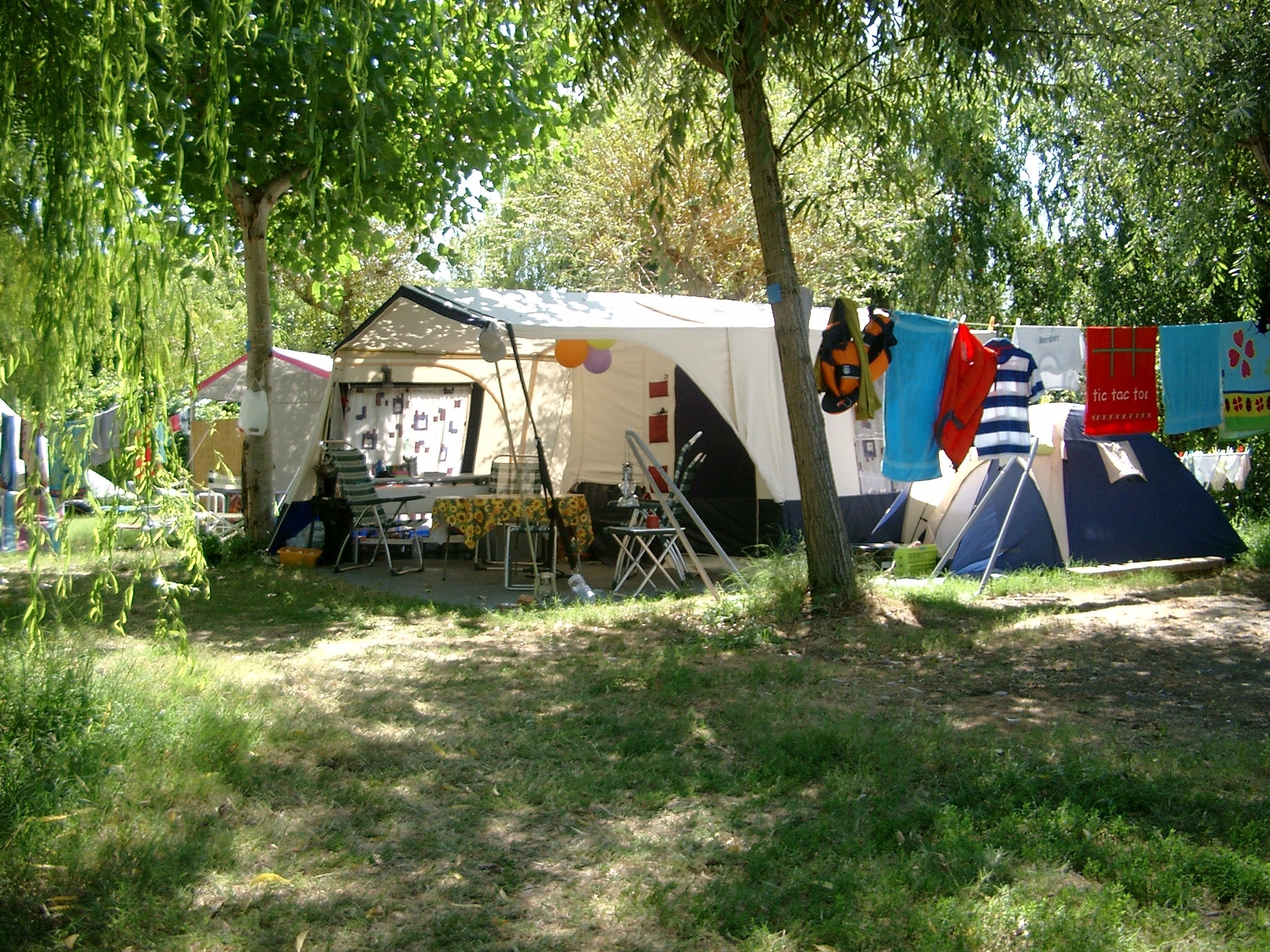 BLU Camping Holiday Garden