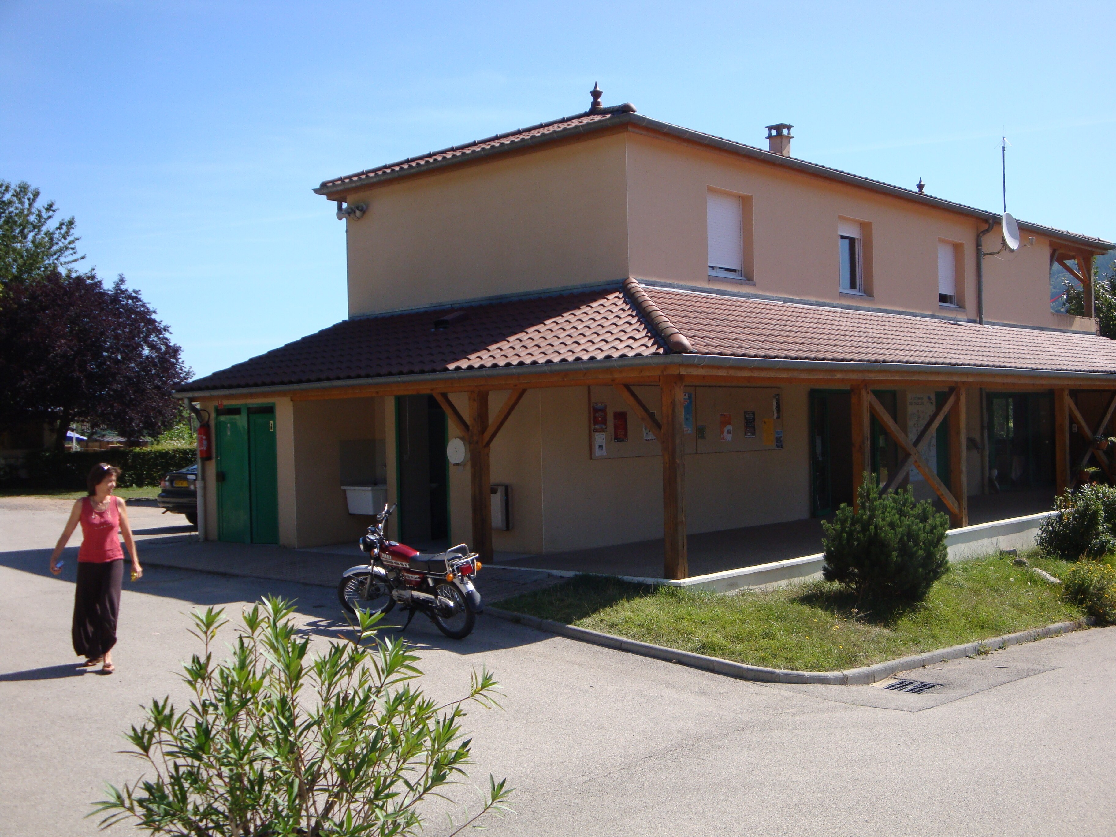 Flower Camping du Lac de Saint-Point Lamartine