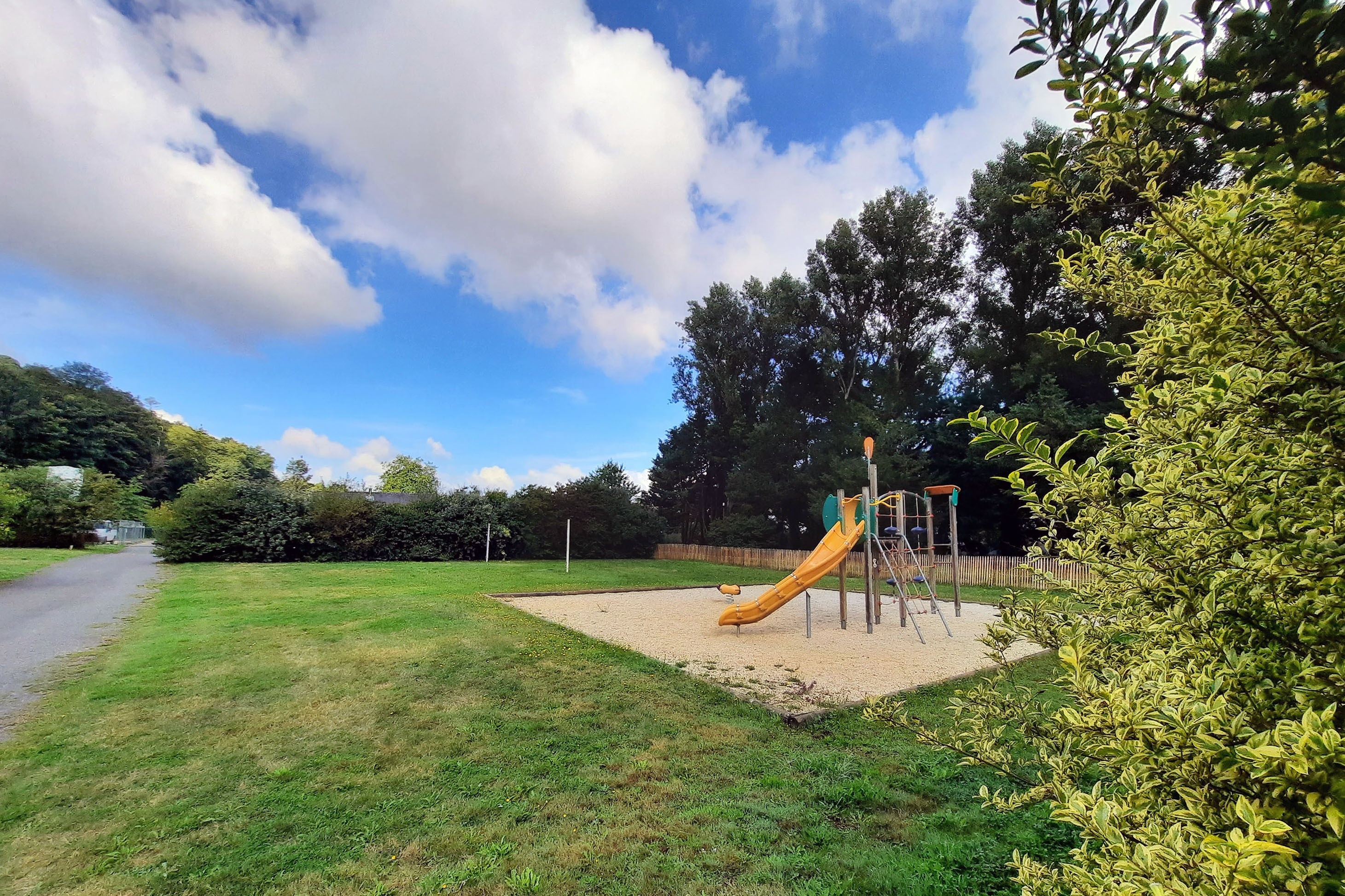 Camping Les Deux Rives Onlycamp